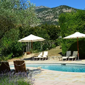 https://la-roseraie-drome.hotels-rhonealpes.com